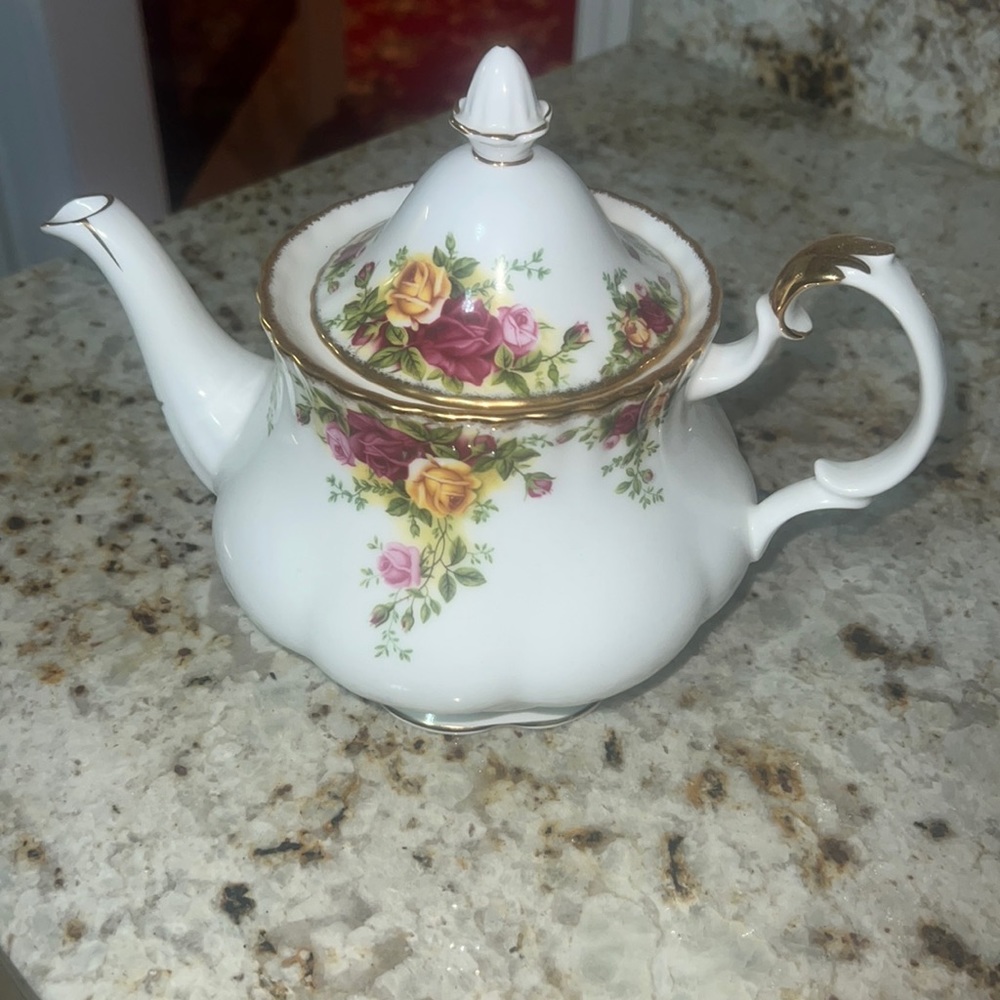 Royal doulton tea pot